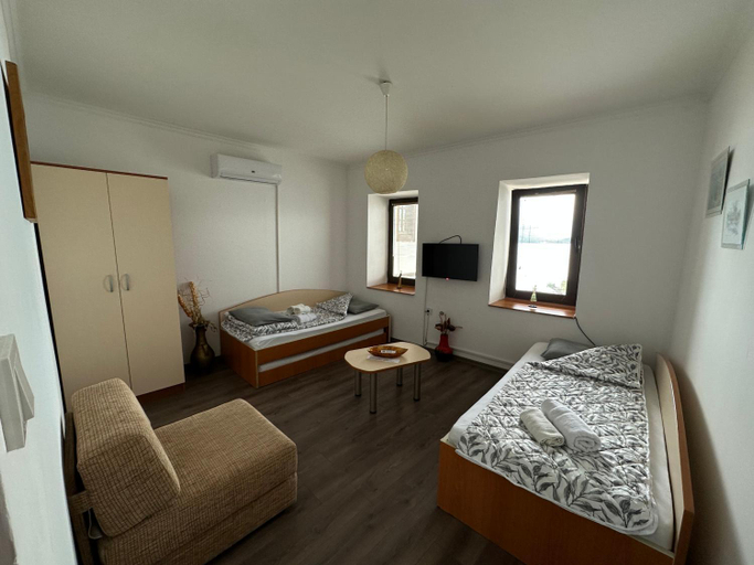 Others 5, Savin Apartments