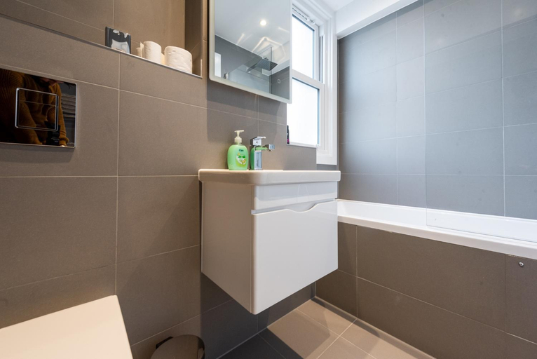 Bathroom 3, Parkside London Apartment (SS3), London