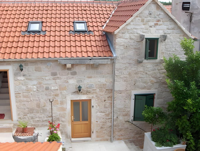 Others 2, Guest House Lucijo, Jelsa