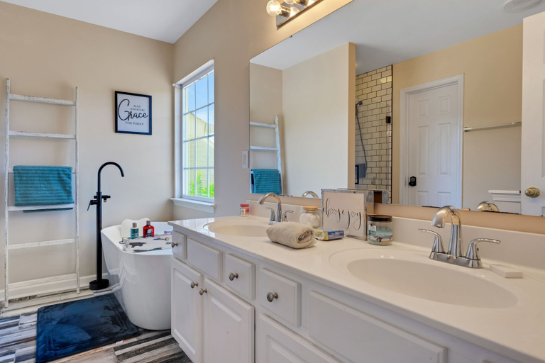 Bathroom 4, Arcade Kid Friendly Firepit Grill HotTub, Forsyth