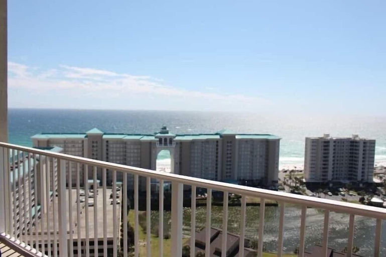 Others 5, Ariel Dunes II 2105, Walton