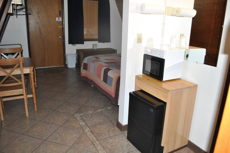 Others 4, Aspen Inn, Klamath