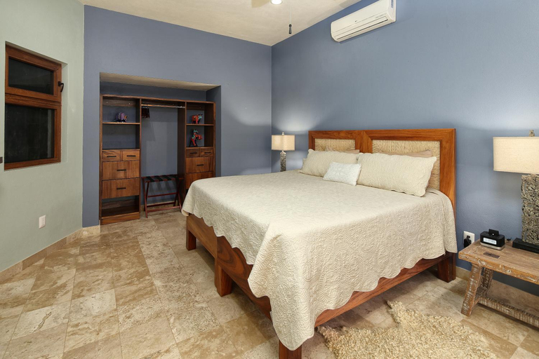 Others 5, Villas Piedra Blanca, Compostela