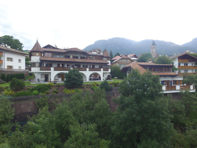 Others 5, Residence Burghof, Bolzano