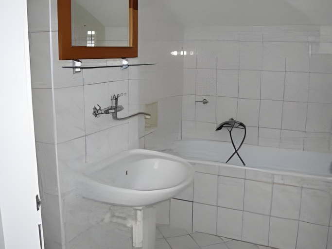 Bathroom 2, Hotel Victor, Praha 8