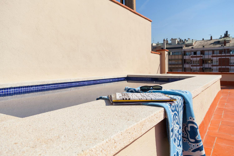 Others 2, Aparteasy - Deluxe Family Apartments with Pool, Barcelona