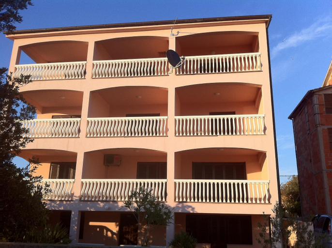 Others 3, Apartments Bernarda 1, Nin