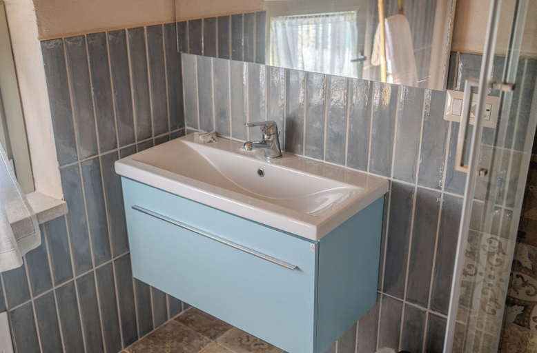 Bathroom 4, Casale nel Verde con Piscina e Vista, Latina