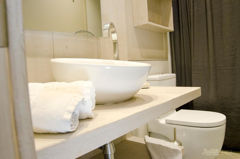 Bathroom 2, Hostal 1888, Barcelona