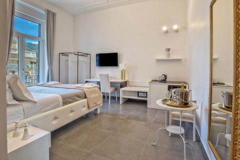Others 2, Materia relais, Salerno