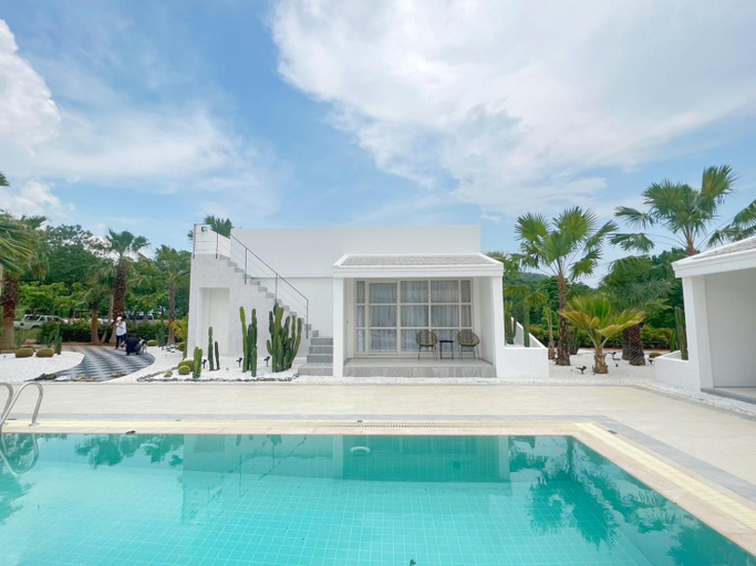 Swimming Pool 10