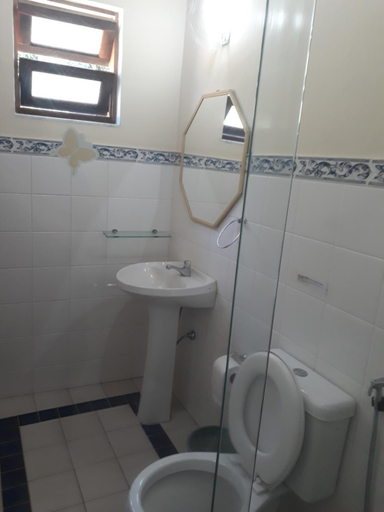Bathroom 3, Pousada da Figueira, Valencia