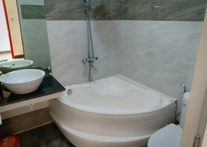 Bathroom 7
