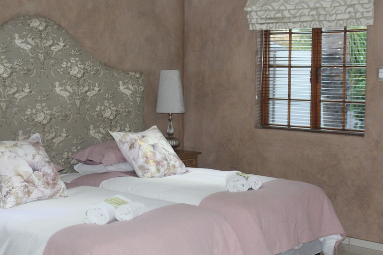 Bedroom 2, Falcon Guesthouse, Siyanda