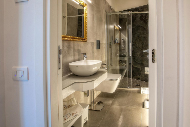 Others 5, Materia relais, Salerno