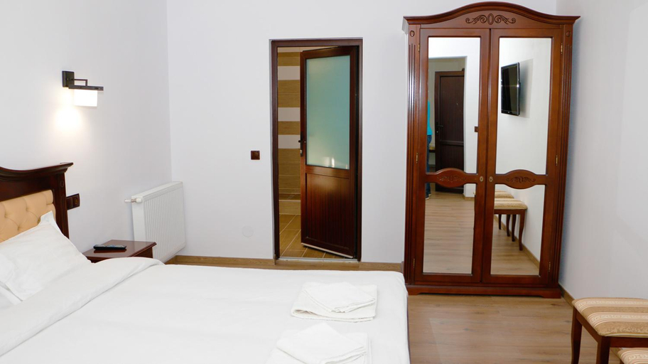 Others 5, Hanu lui Gica Spa, Satu Mare