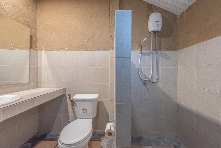 Bathroom 3, Muntra Garden Resort, Sattahip