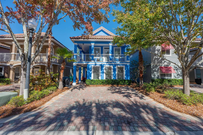 Exterior & Views
