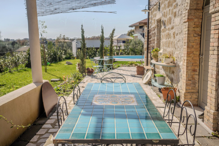 Sport & Beauty 5, Casale nel Verde con Piscina e Vista, Latina