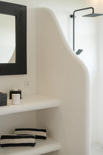 Bathroom 16