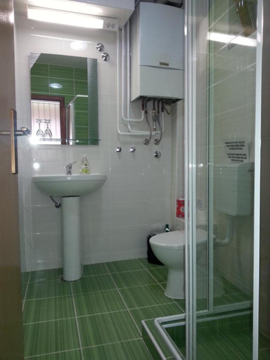 Bathroom 2, Prenociste Zan, Sarajevo