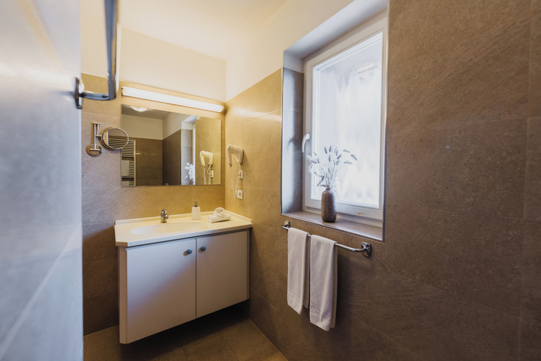Bathroom 3, Appartements Elke, Bolzano