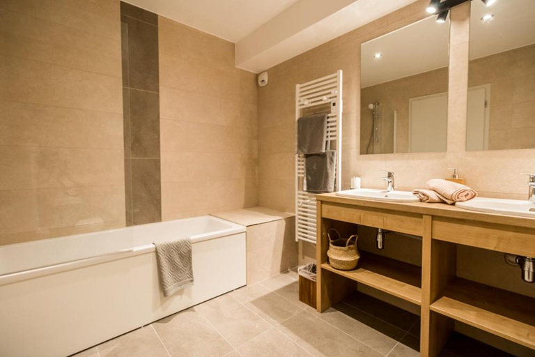 Bathroom 10