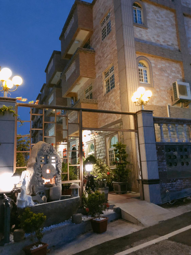 Exterior 5