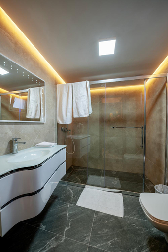 Bathroom 3, Resort Ujevara e Drinit, Istok