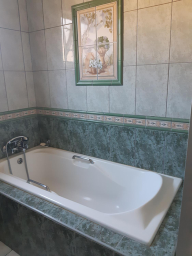 Bathroom 2, Angela's Place, eThekwini