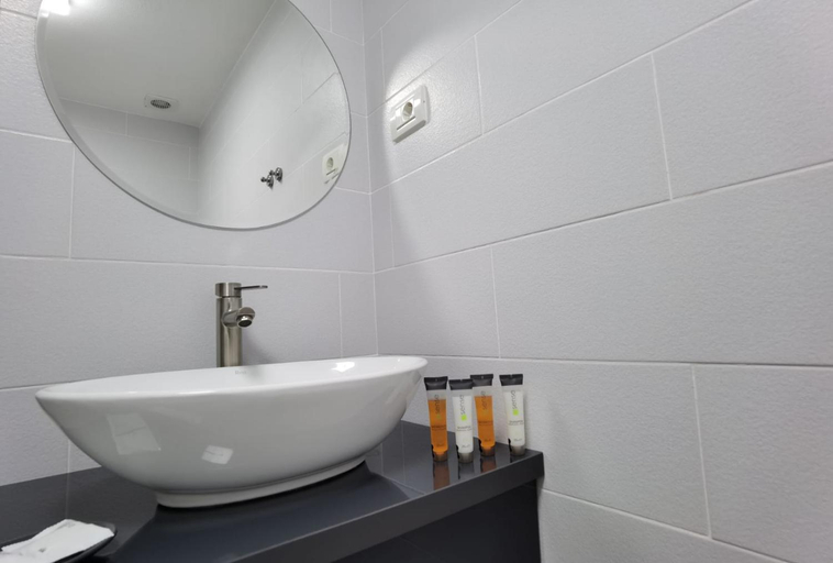 Bathroom 3, Casa Sima, Curtea De Arges