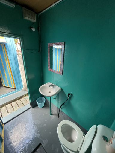Bathroom 13