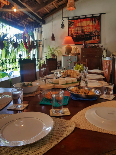 Food & Drinks