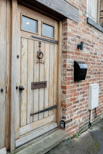 Exterior & Views 2, Coach House - Lovely Home in Cheltenham, Gloucestershire