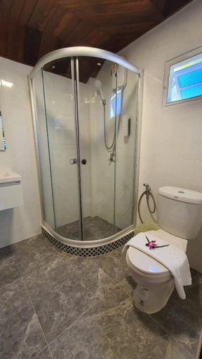 Bathroom 10