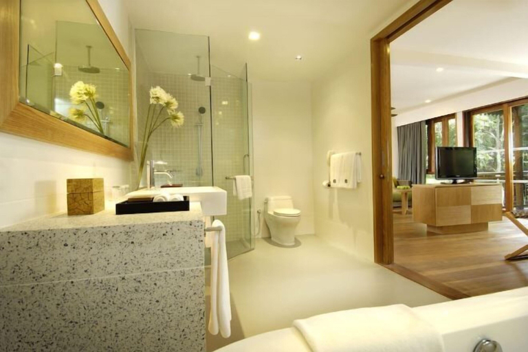 Bathroom 23