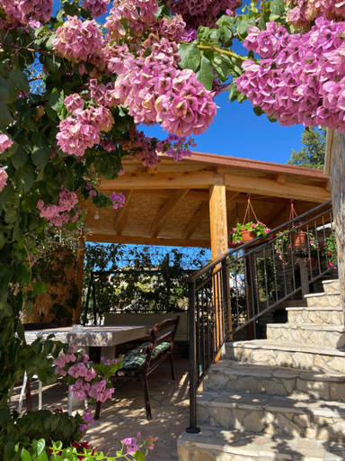 Others 5, Villa Nada, Marina