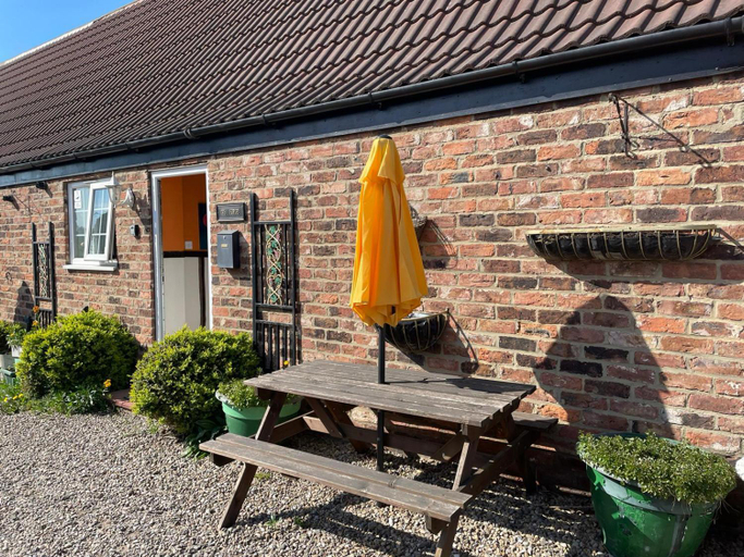 Others 4, Yarm cottages sleeping 12 Next to Fox Covert Pub, Stockton-on-Tees