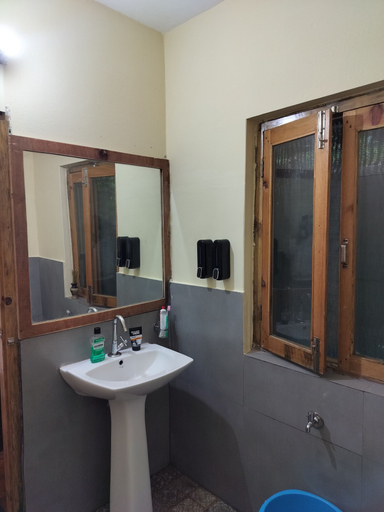 Bathroom 3, Simba Jungle Lodge, Binsar Wildlife Sanctuary, Bageshwar