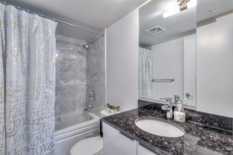 Bathroom 4, Panorama Suites-Bay, Toronto