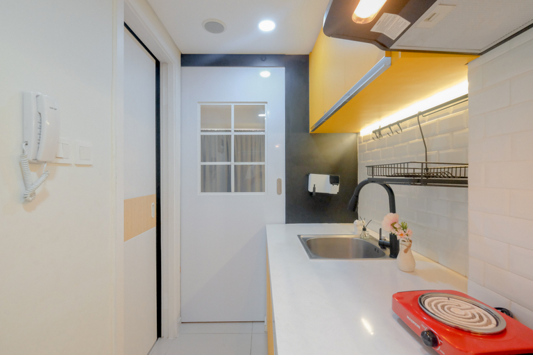 Others 2, Homey and Comfortable Studio Apartment at Daan Mogot City By Travelio, Jakarta Barat