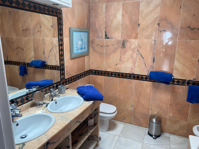 Bathroom, VILLA OVERLOOKING BEACH , Central, quiet, parking, swimming pool, Málaga