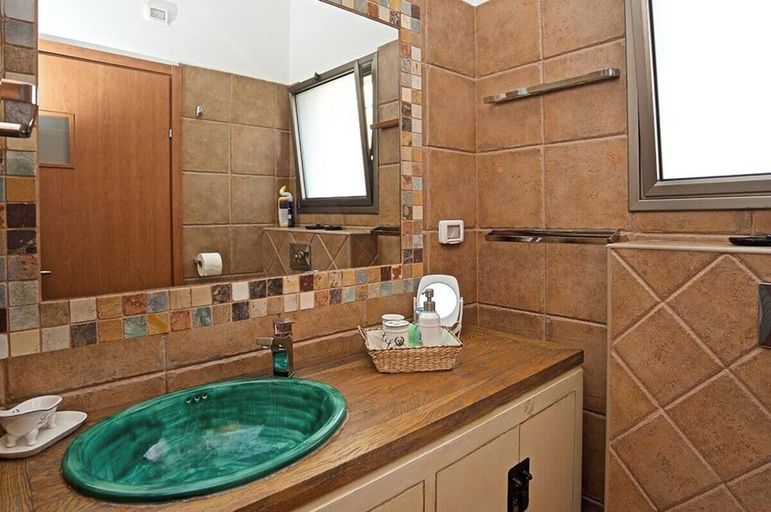 Bathroom 5, Nahariya Beachside Stay by Sea N' Rent