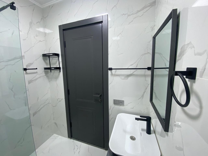 Bathroom 3, Hotel Varla, Tskaltubo