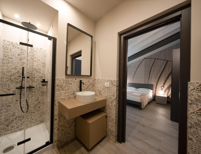Others 5, Monte Isola - Decio Rooms, Brescia