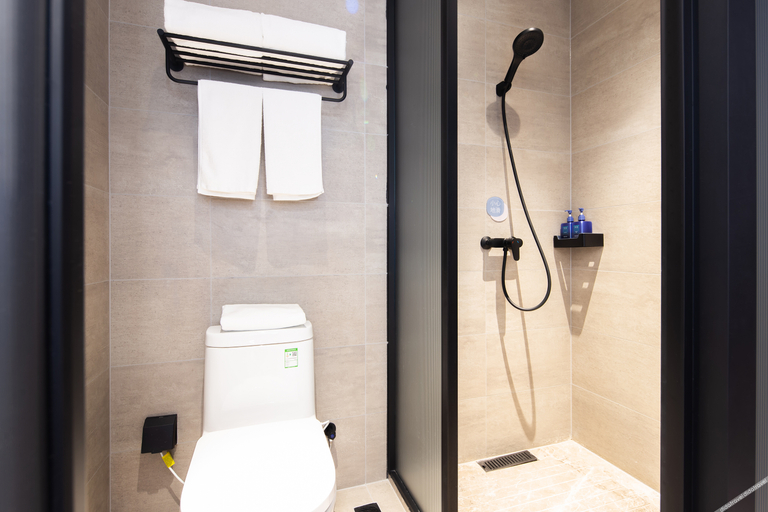 Bathroom 3, Hanting Hotel Xuchang Bayi Road, Xuchang