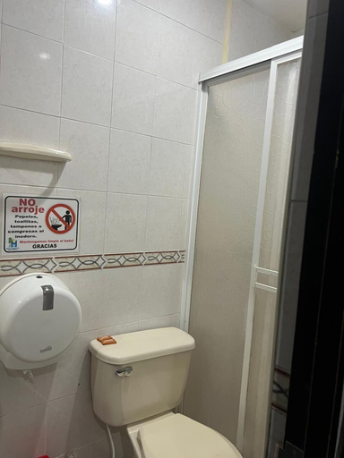 Bathroom 5, hotel medellin, Santa Marta (Dist. Esp.)