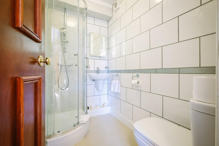 Bathroom 2, Sun Inn, Cumbria