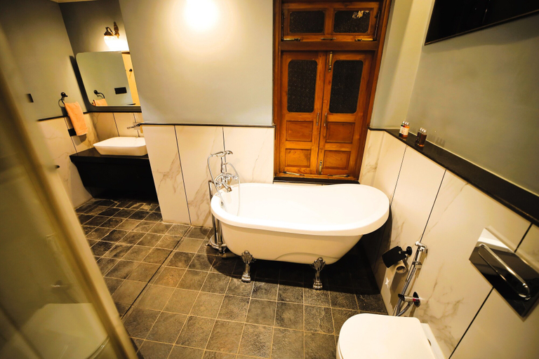 Bathroom 4, Par-X - Villa Sukoon - 3BHK Valley View, Satara