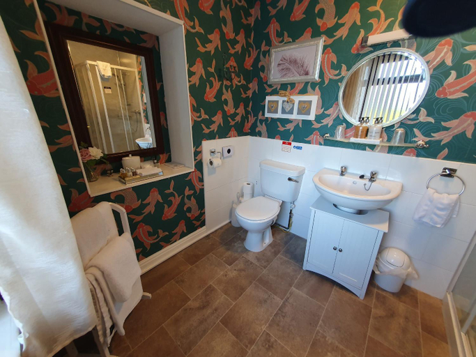 Bathroom, Kirkcroft Guest House, Dumfries and Galloway